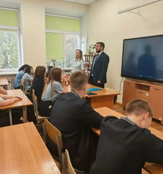 В Новосибирске сотрудники полиции и общественники провели встречу со школьниками Первомайского района